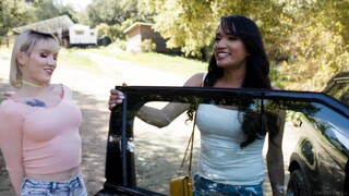 Seksowne piękności w porno - Big Tits and Tattoo: Shemale Fuck HOT-GIRLS-PORN.COM