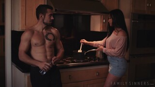 Garotas sexy no pornô - High Heels and Thong: Stepmom's Sexy Scene no HOT-GIRLS-PORN.COM