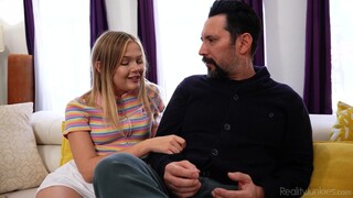 ポルノのセクシーな美女 - Stepdad Spanks Petite Stepdaughter HOT-GIRLS-PORN.COM