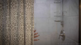 สาวเซ็กซี่ในหนังโป๊ - Three's Company: Jade, Hazel, and Tony Get Intimate บน HOT-GIRLS-PORN.COM