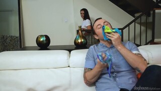 สาวเซ็กซี่ในหนังโป๊ - Tattooed Stepsister Loves to Gag Me บน HOT-GIRLS-PORN.COM