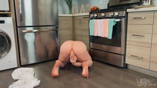 Sexy Mädchen in Porno - Evie Envy's Enhanced Body Pleasures auf HOT-GIRLS-PORN.COM