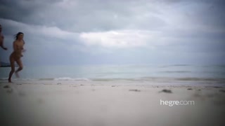 สาวเซ็กซี่ในหนังโป๊ - Melena Maria - Nude Beach Fun with Big Ass Brunette and Skinny Blonde บน HOT-GIRLS-PORN.COM