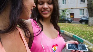 Sexy meisjes in porno - Sexy Shaved Lesbians Gloria and Endlessa op HOT-GIRLS-PORN.COM
