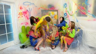 Bellezze sexy nel porno - Blonde Teen Rhianna Samuel Sucks & Fucks in Crazy Painting HOT-GIRLS-PORN.COM