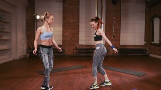 포르노의 섹시한 여자 - HOT-GIRLS-PORN.COM의 Sporty Russian babe fucks redhead hard