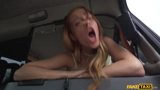 Ragazze sexy nel porno - Amateur Holly Molly Gets Fucked su HOT-GIRLS-PORN.COM