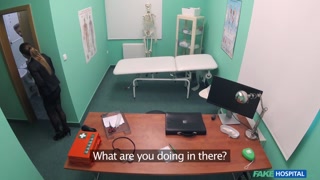 Ragazze sexy nel porno - Medical Professional Gives Blowjob su HOT-GIRLS-PORN.COM