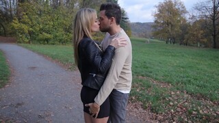 Sexy Mädchen in Porno - Natural Tits Girl Gets Missionary Facial auf HOT-GIRLS-PORN.COM