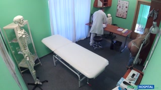 Sexy Mädchen in Porno - Amateur Medical Session with Office Uniforms auf HOT-GIRLS-PORN.COM