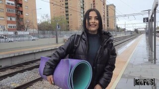 Ragazze sexy nel porno - Train Blowjob Showdown: Teen Wars su HOT-GIRLS-PORN.COM