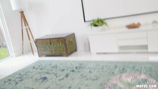 สาวสวยเซ็กซี่ในหนังโป๊ - Trimmed Pussy Brunette Loves Reverse Cowgirl and Deepthroat HOT-GIRLS-PORN.COM
