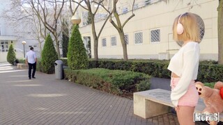 Ragazze sexy nel porno - Right Time for a Facial su HOT-GIRLS-PORN.COM