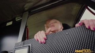 Ragazze sexy nel porno - Tattooed Girl Fucking Hard su HOT-GIRLS-PORN.COM
