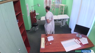 Ragazze sexy nel porno - Standing Doggystyle with a Medical Student su HOT-GIRLS-PORN.COM
