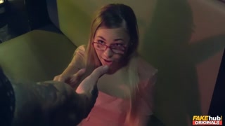 Raparigas sexy no pornô - Small Tits, Big Lies - Fake DJ no HOT-GIRLS-PORN.COM