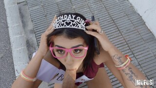 Ragazze sexy nel porno - Birthday Girl Gets Missionary and More su HOT-GIRLS-PORN.COM
