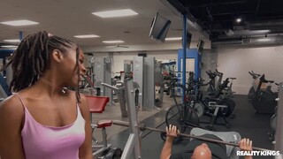 Sexy Mädchen in Porno - Deepthroat, Blowjob, and Cumshot with Besties auf HOT-GIRLS-PORN.COM