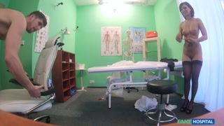 Ragazze sexy nel porno - Doctor Takes Wife in Multiple Positions su HOT-GIRLS-PORN.COM