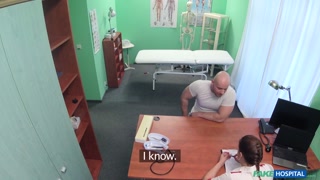Sexy Mädchen in Porno - Standing Doggystyle with Naughty Nurse auf HOT-GIRLS-PORN.COM