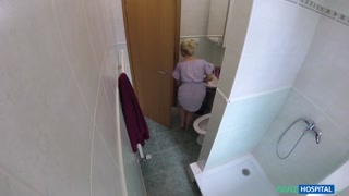 Ragazze sexy nel porno - Reverse Cowgirl Action with Medical Doctor Anna Rey su HOT-GIRLS-PORN.COM
