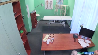 포르노의 섹시한 여자 - HOT-GIRLS-PORN.COM의 Medical Exam Turns Wild - Cock Therapy & Pussy Licking in Office