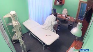 Fete sexy în porn - Medical Missionary Action With Lee Anne pe HOT-GIRLS-PORN.COM