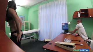 Ragazze sexy nel porno - Czech Babe in Uniform Takes Hard Cock for Orgasms su HOT-GIRLS-PORN.COM