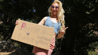 Gadis seksi dalam porn -  Better Sex Through Hippie Means  di HOT-GIRLS-PORN.COM