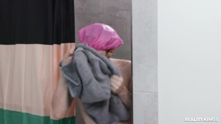 色情中的性感女孩 - HOT-GIRLS-PORN.COM 上的 Boyfriend on Lockdown