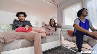 Bellezze sexy nel porno - Tattooed Girlfriend Socks Me HOT-GIRLS-PORN.COM