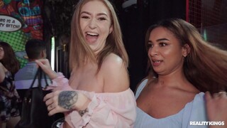 Kecantikan seksi dalam porn - Lesbian Prank Turns Hot - Anal, Kissing & Natural Tits Action HOT-GIRLS-PORN.COM