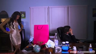 Sexiga tjejer i porr - Veronica Rodriguez - Maid with Piercing Fucks Hard på HOT-GIRLS-PORN.COM