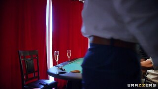 Sexy dívky v pornu - Ass Fingering and Deep Throating na HOT-GIRLS-PORN.COM
