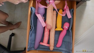 Seksowne dziewczyny w porno - Shaved Pussies & High Heels - Wet Lesbian Threesome with Squirt na HOT-GIRLS-PORN.COM