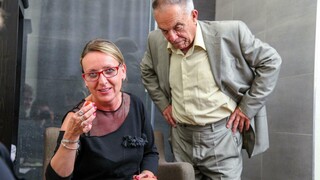 Sexy Mädchen in Porno - Dirty Old Man's Desire auf HOT-GIRLS-PORN.COM