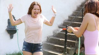 Sexy Mädchen in Porno - Bliss and Gold in a Wet Lesbian Encounter auf HOT-GIRLS-PORN.COM