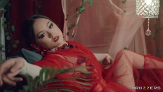 Gadis seksi dalam porn - Tattooed Lulu Chu Takes a Big Cock di HOT-GIRLS-PORN.COM