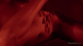 ポルノのセクシーな女の子 - HOT-GIRLS-PORN.COM の Sonya Blaze Teasing and Fingering Shaved