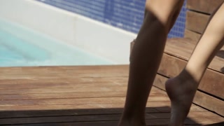 สาวเซ็กซี่ในหนังโป๊ - Jump in the Pool with Me บน HOT-GIRLS-PORN.COM