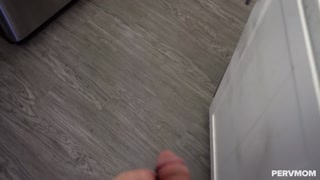 Raparigas sexy no pornô - Linzee Ryder POV - Mommy Dreams About My Dick no HOT-GIRLS-PORN.COM