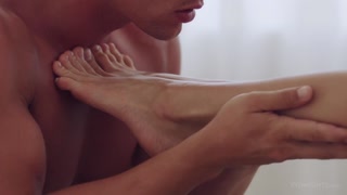 Sexy dívky v pornu - Tiny Tits Gina Gerson Gets Oiled & Fucked Hard na HOT-GIRLS-PORN.COM
