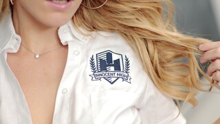 Seksowne dziewczyny w porno - Sierra Day - Teen Schoolgirl Fucked by Tony na HOT-GIRLS-PORN.COM
