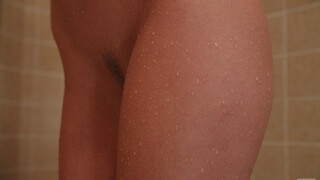 Sexiga tjejer i porr - Steamy Couple Shower Sex - Alexis Adams & Bruce Venture Fuck Hard på HOT-GIRLS-PORN.COM