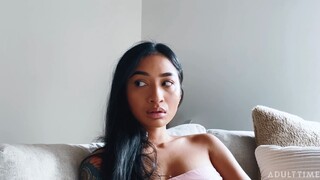 Ragazze sexy nel porno - Roommates Get Wild - Avery Black Licks Pussy & Takes Cumshot su HOT-GIRLS-PORN.COM