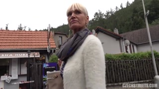 Sexy Mädchen in Porno - Czech Streets 113: Mature Blonde Big Tits auf HOT-GIRLS-PORN.COM