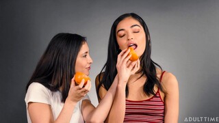 Sexiga tjejer i porr - Brunette Babes Jane Wilde & Emily Willis Get Wild på HOT-GIRLS-PORN.COM