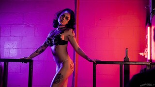 Ragazze sexy nel porno - Latina Goth Girl Genevieve Sinn in Hardcore Anal Sex su HOT-GIRLS-PORN.COM