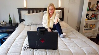 Seksowne dziewczyny w porno - MILF & Teen Nanny Cam with Natural Tits na HOT-GIRLS-PORN.COM