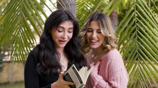 สาวเซ็กซี่ในหนังโป๊ - Passionate Kissing Leads to Pussy Licking - Lesbian Love บน HOT-GIRLS-PORN.COM